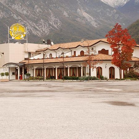Albergo Ristorante Pizzeria Da Michele Venzone Exteriör bild