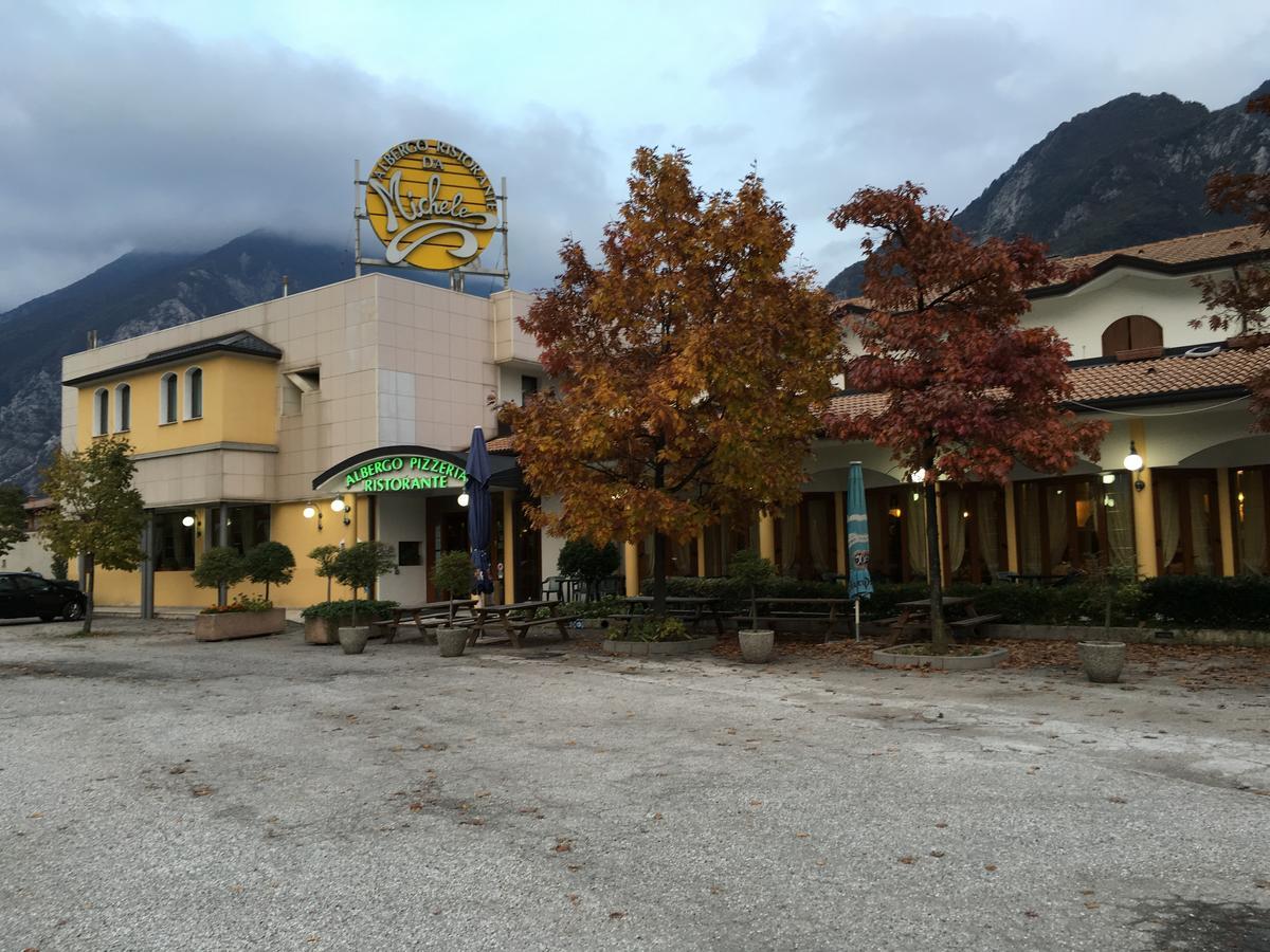 Albergo Ristorante Pizzeria Da Michele Venzone Exteriör bild