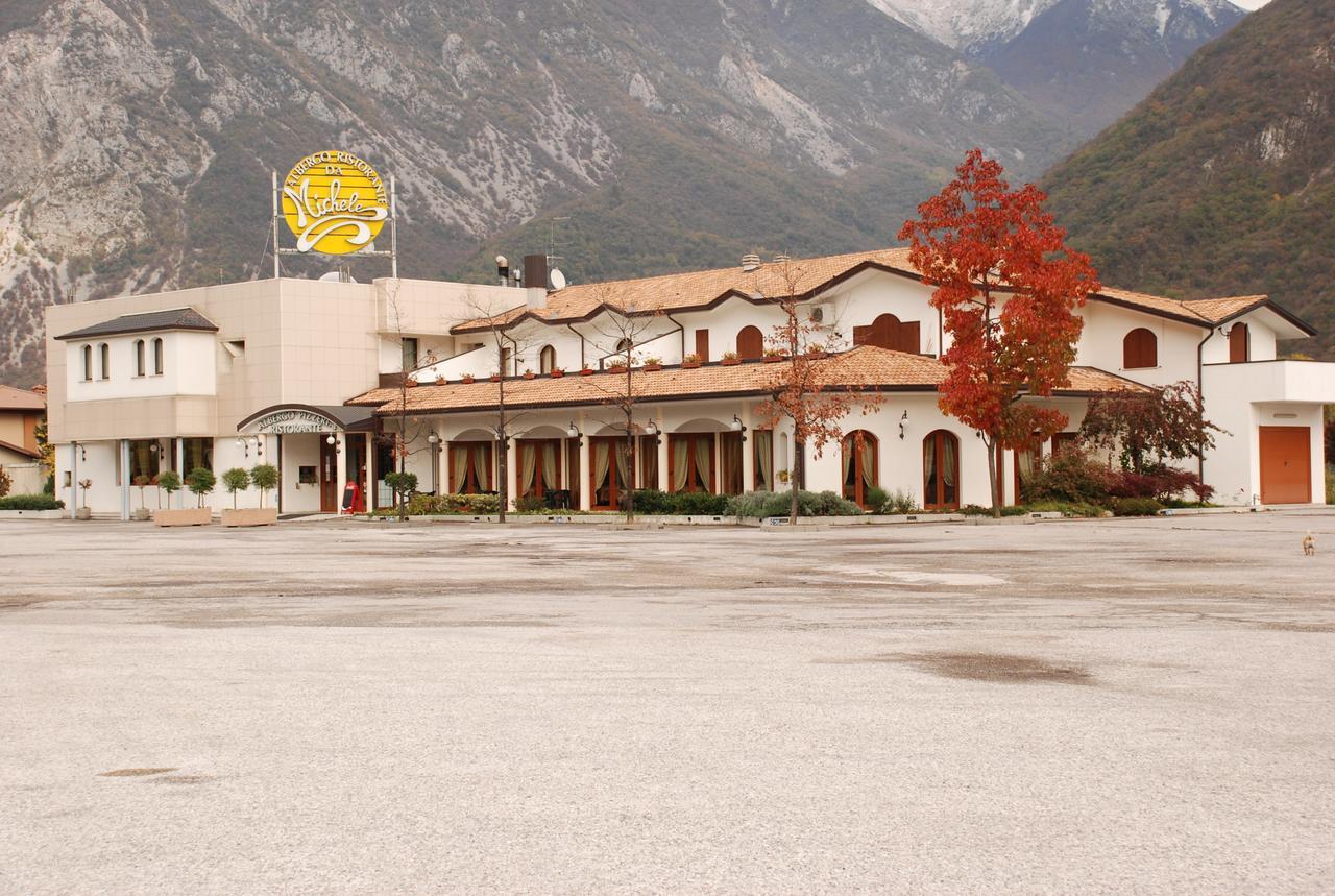 Albergo Ristorante Pizzeria Da Michele Venzone Exteriör bild